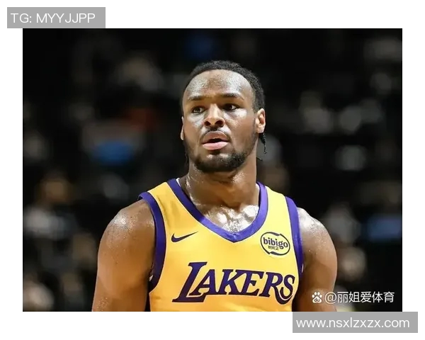 夏季联赛精彩对决湖人队与骑士队的巅峰较量回顾与分析 夏季联赛精彩对决湖人队与骑士队的巅峰较量回顾与分析